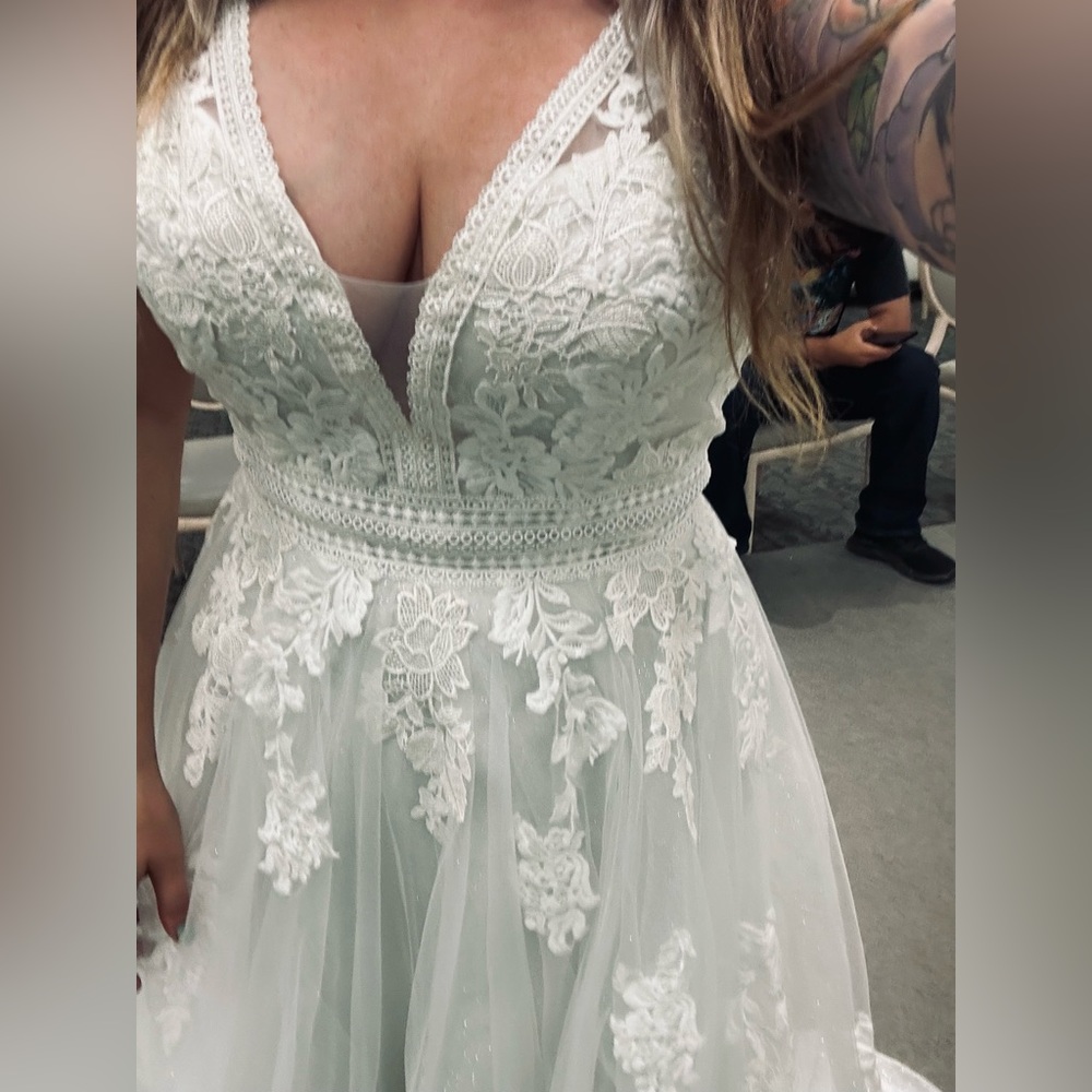 Stunning Wedding Dress - Perfect for a Boho Wedding